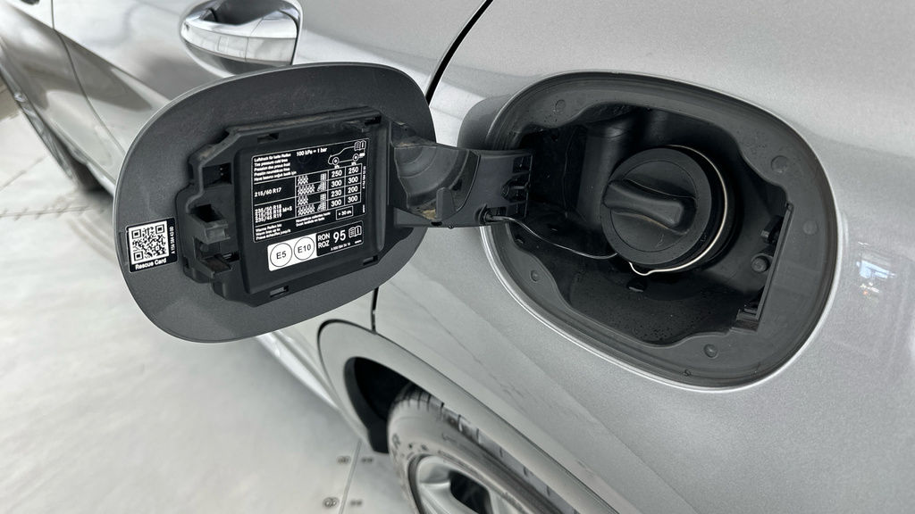Mercedes-Benz GLA Class White #29