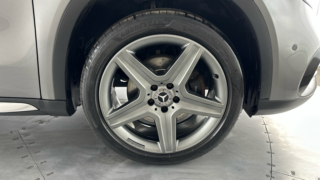 Mercedes-Benz GLA Class White #28