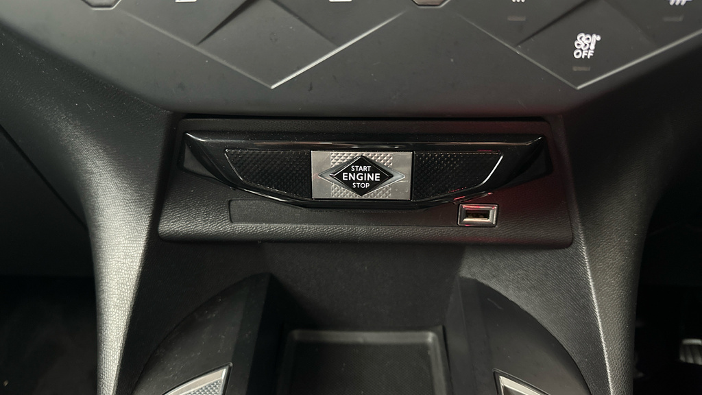 DS DS 3 Crossback 100Kw E-tense Performance Line 50Kwh Grey #11