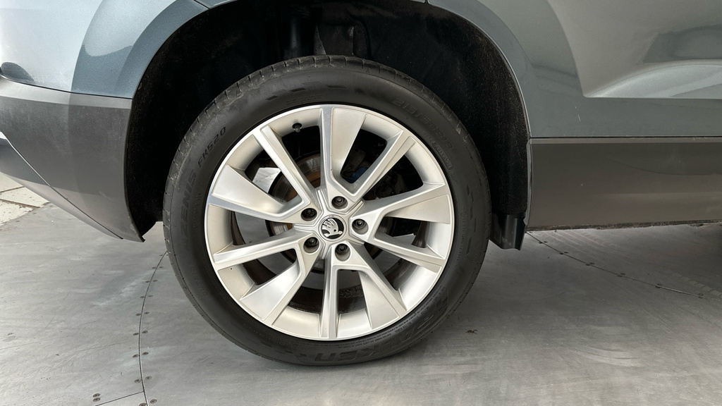 Skoda Karoq Se White #26
