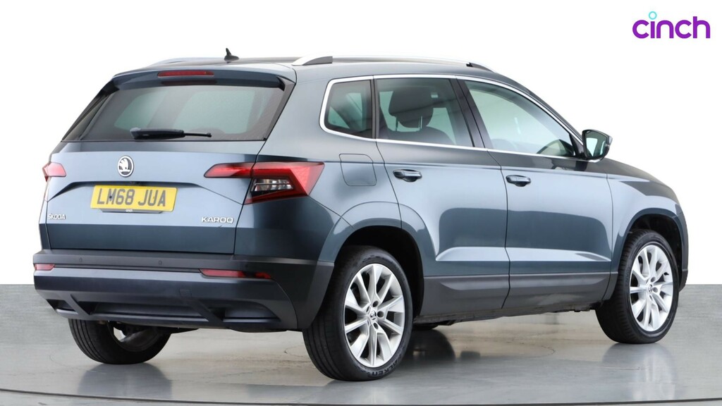 Skoda Karoq Se White #3