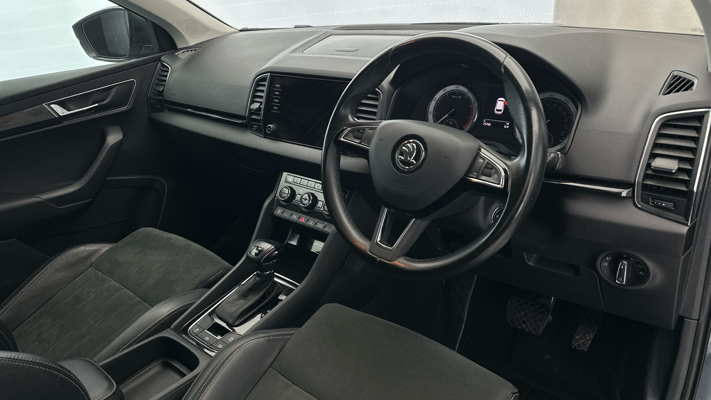 Skoda Karoq Se White #11
