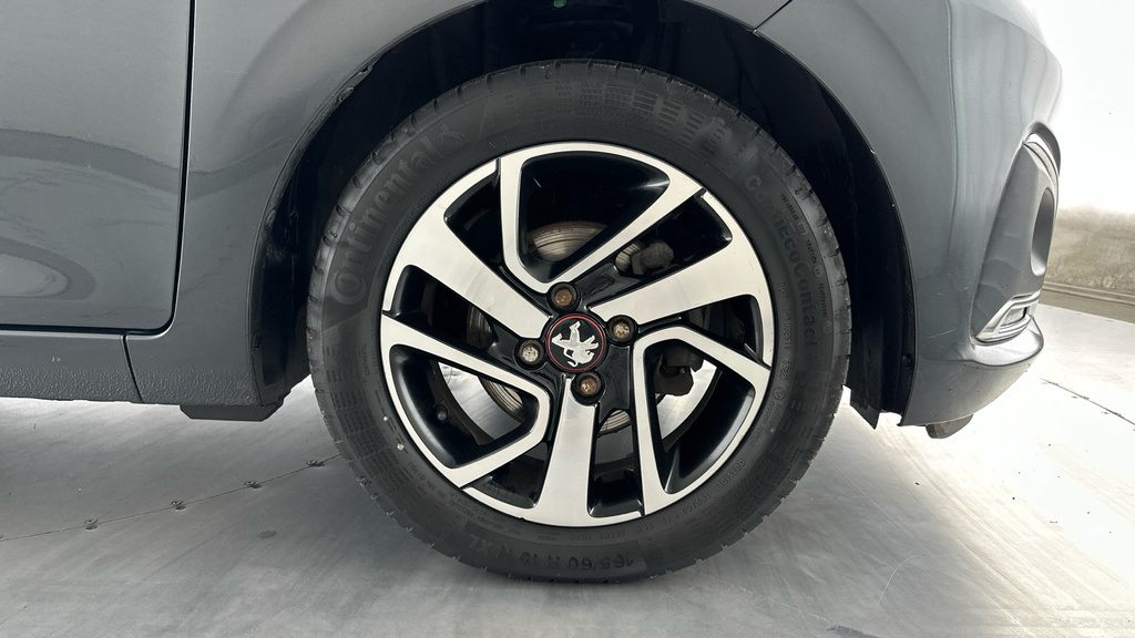 Peugeot 108 Active Black #24