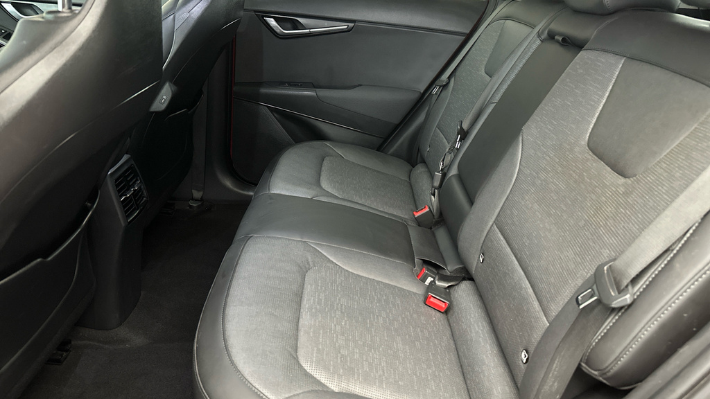 Kia e-Niro 64.8Kwh 4 White #24