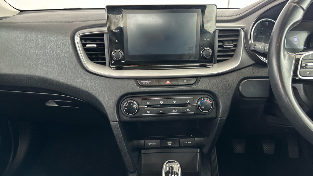 Kia Xceed 2 Black #20