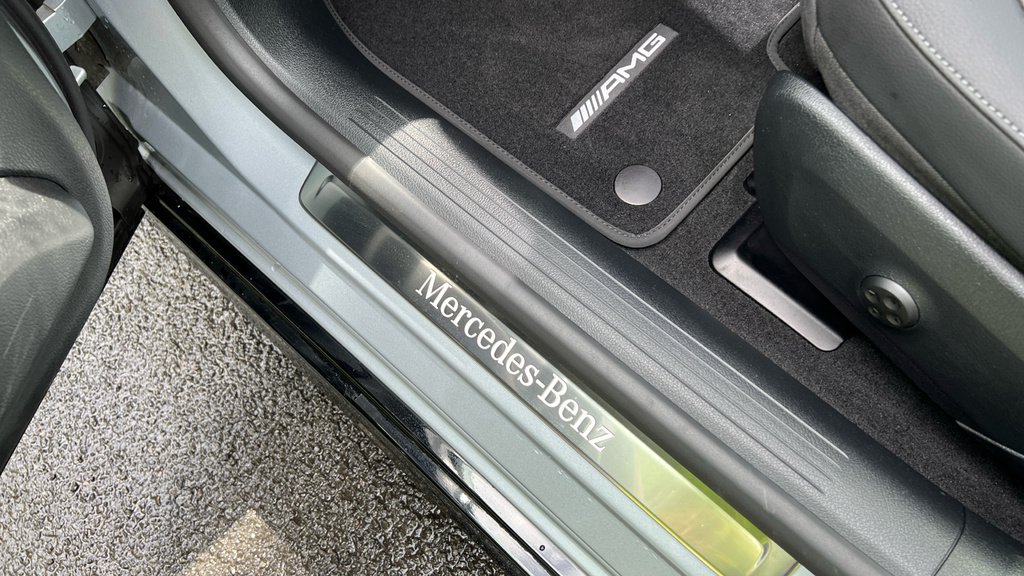 Mercedes-Benz EQE Suv Black #45
