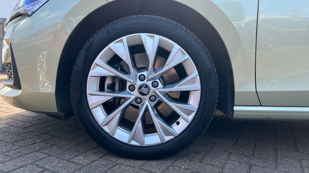 Skoda Superb Superb Hatch Se L 1.5 Tsi E-tec 150 Ps Dsg Grey #19