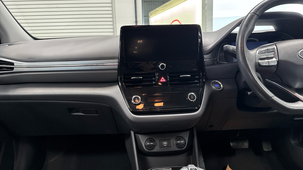 Hyundai Ioniq Hatchback Red #12