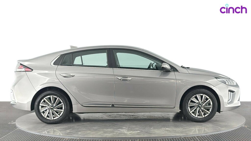 Hyundai Ioniq Hatchback Red #2