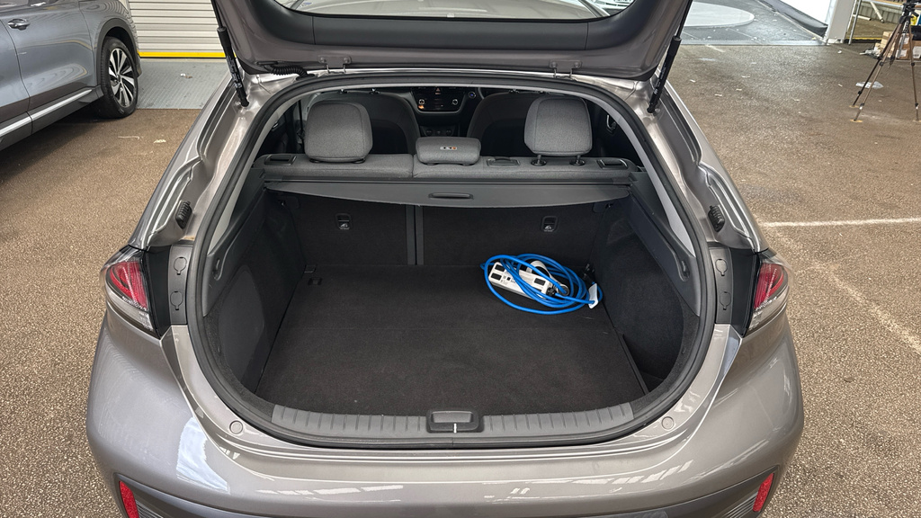 Hyundai Ioniq Hatchback Red #15