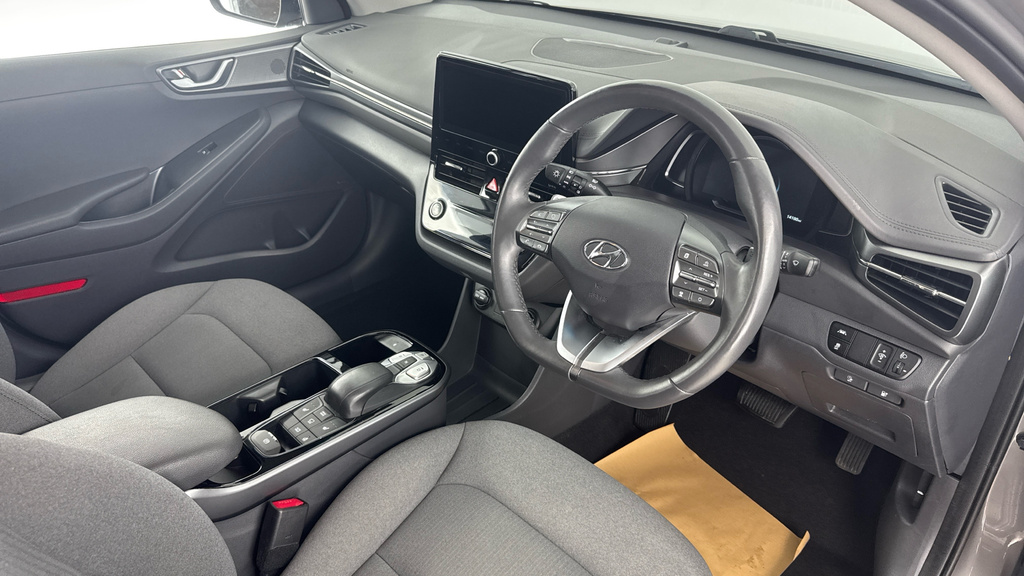 Hyundai Ioniq Hatchback Red #9
