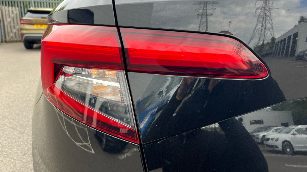 Skoda Karoq Suv Beige #28