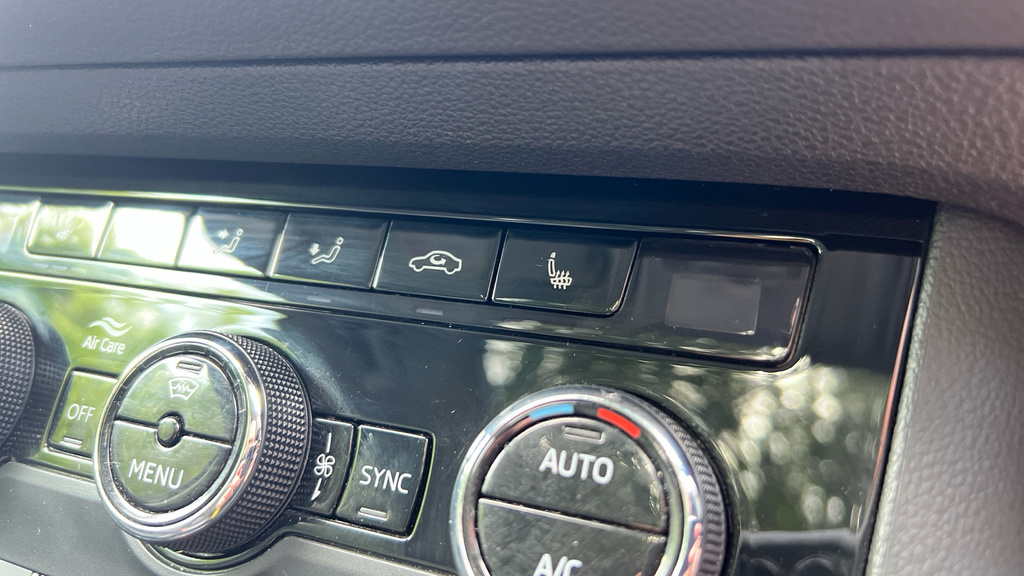 Skoda Karoq Suv Beige #14