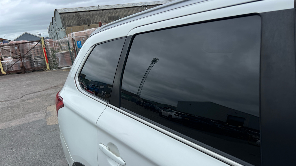 Mitsubishi Outlander 2.0 Phev Gx5hs White #10