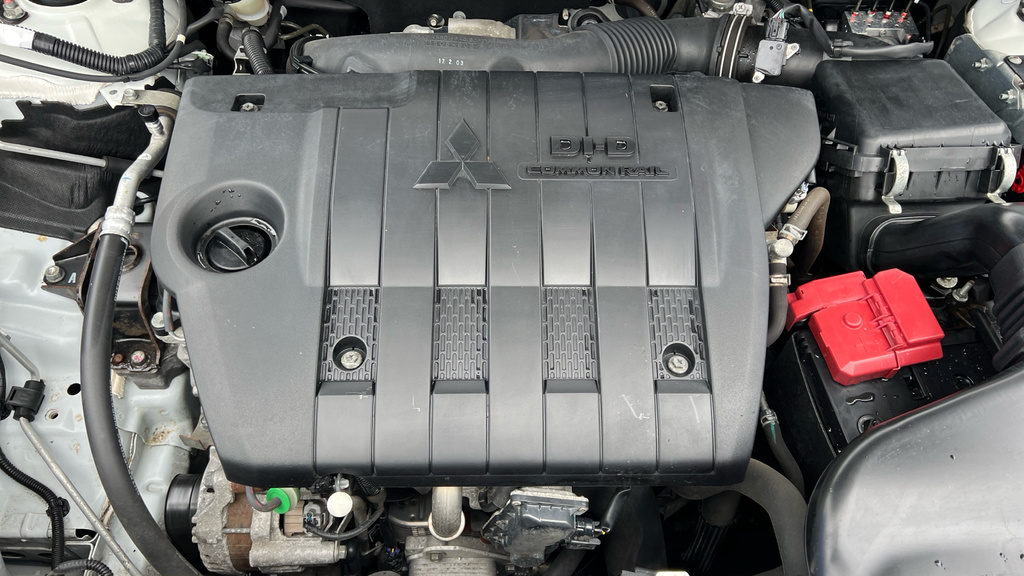 Mitsubishi Outlander 2.0 Phev Gx5hs White #36
