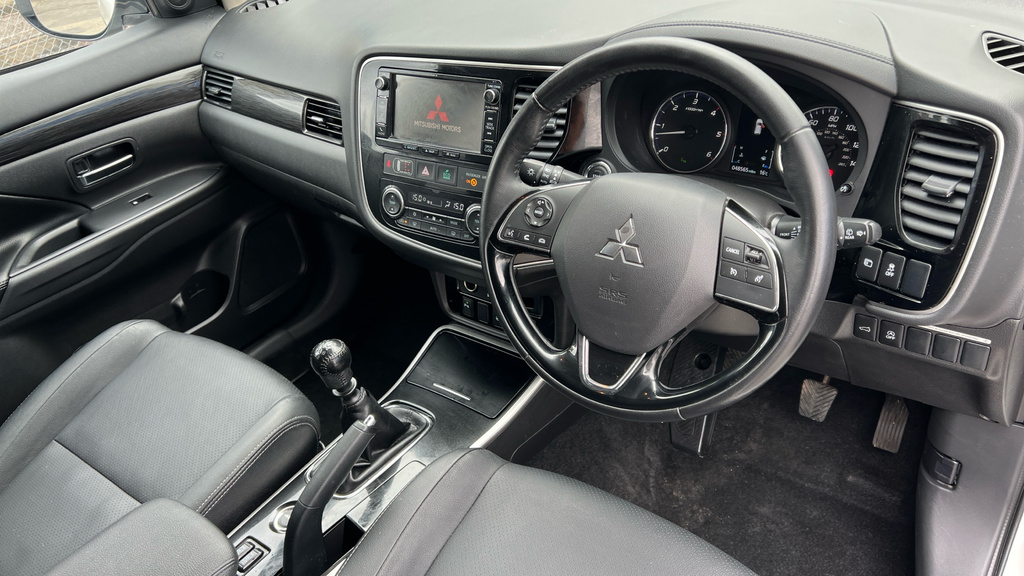 Mitsubishi Outlander 2.0 Phev Gx5hs White #18