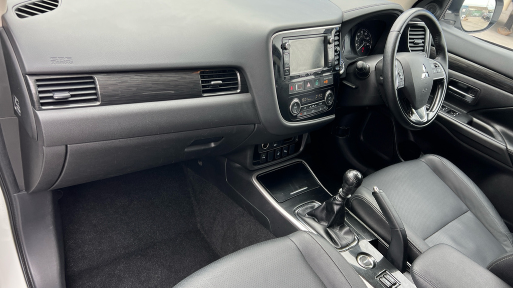 Mitsubishi Outlander 2.0 Phev Gx5hs White #19