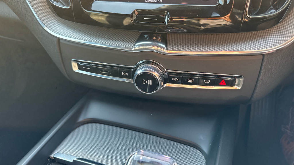 Volvo XC60 Ultra Black Edition Blue #47