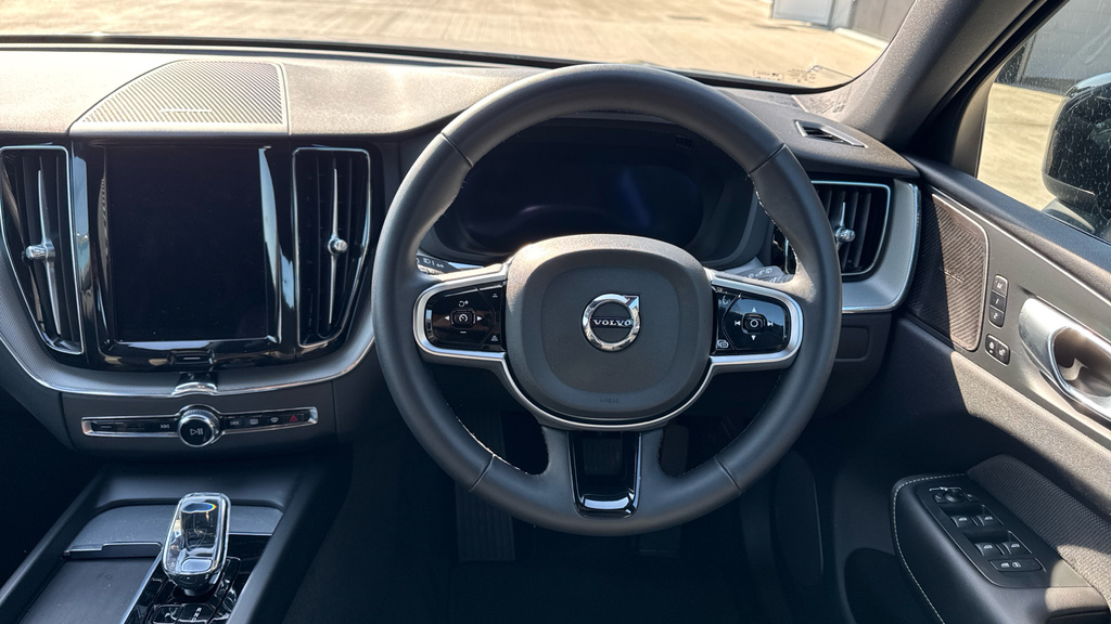 Volvo XC60 Ultra Black Edition Blue #24