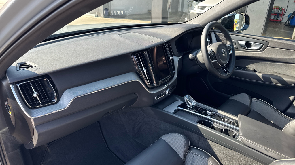 Volvo XC60 Ultra Black Edition Blue #10
