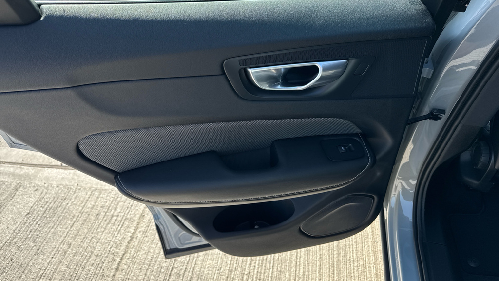 Volvo XC60 Ultra Black Edition Blue #21