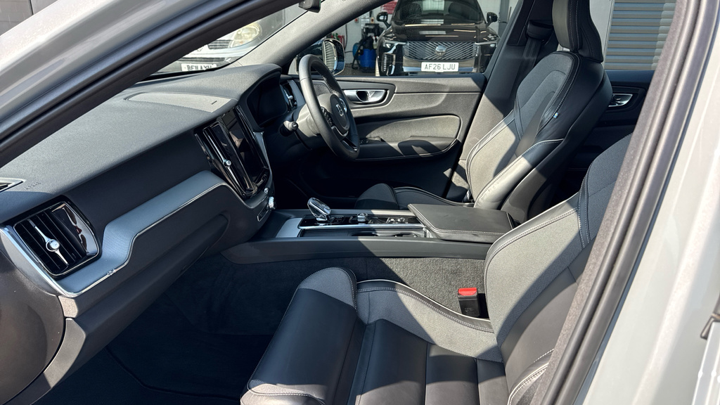 Volvo XC60 Ultra Black Edition Blue #42