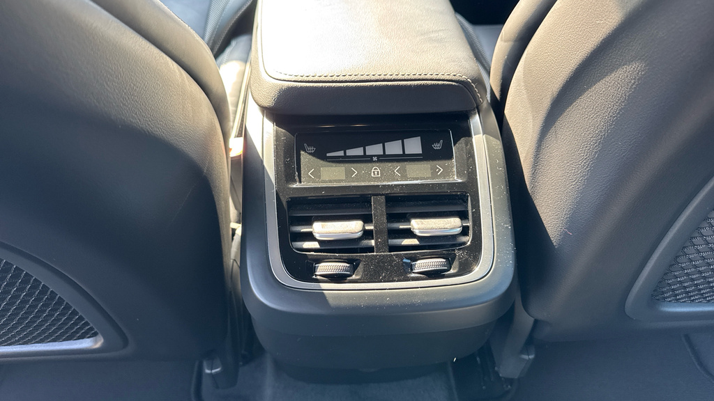 Volvo XC60 Ultra Black Edition Blue #26