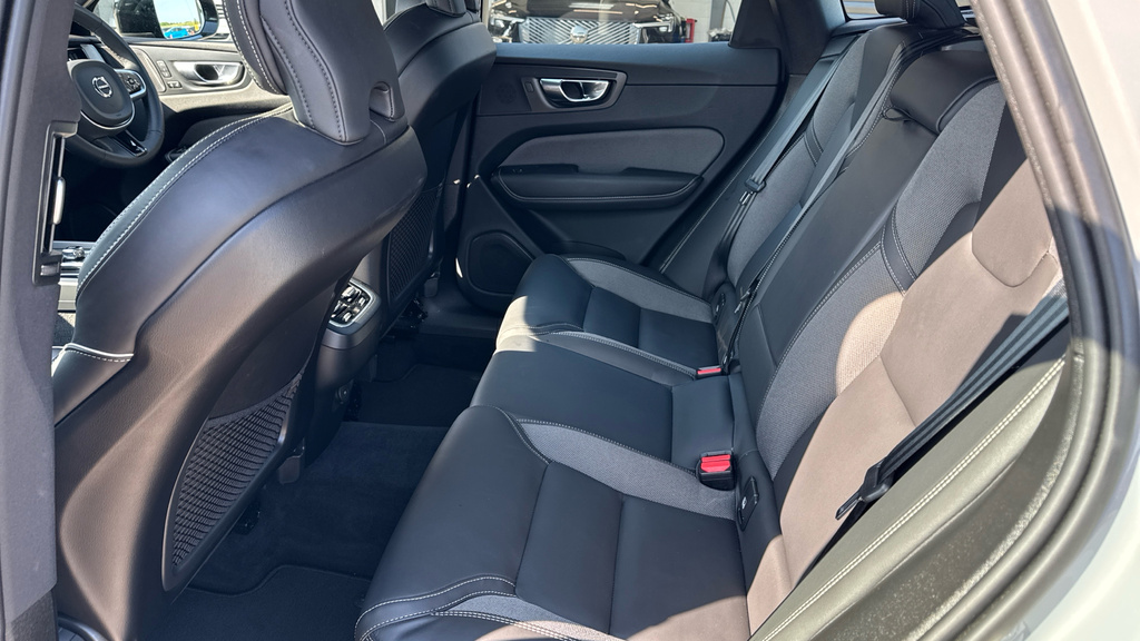 Volvo XC60 Ultra Black Edition Blue #14