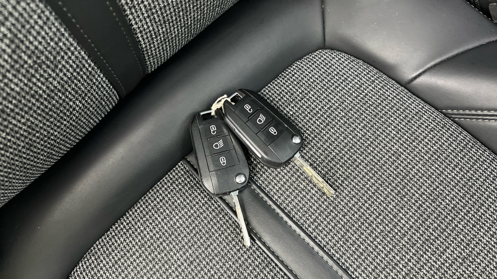 Peugeot 3008 Active Black #26