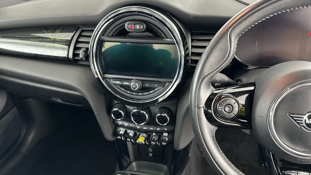Mini Hatch 1.5 Cooper Sport Hatchback Euro #18