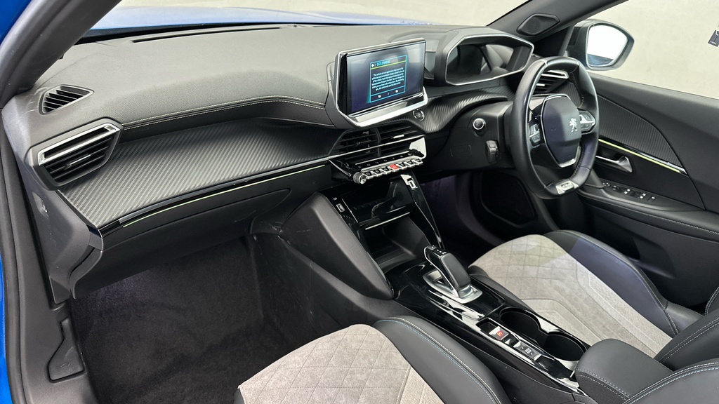 Peugeot e-2008 Gt Premium Black #14