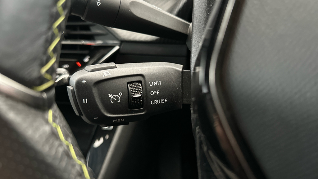 Peugeot e-2008 Gt Premium Black #17