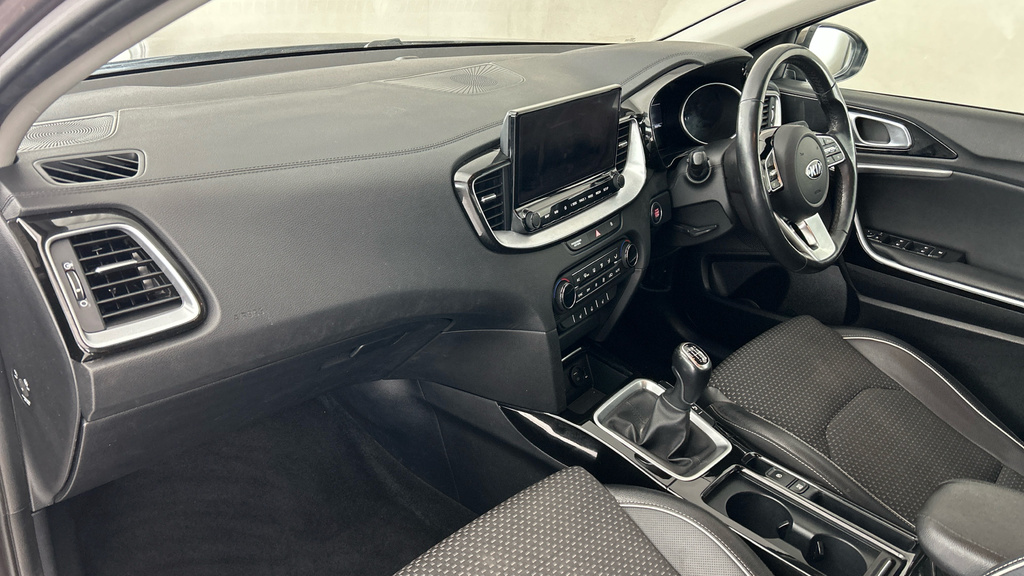 Kia Xceed 2 Black #10