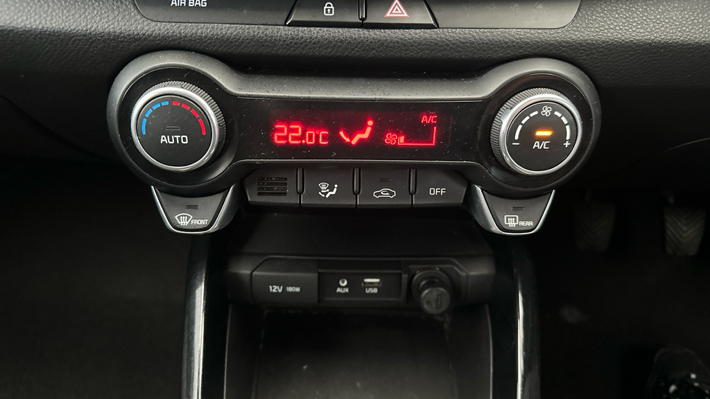 Kia Stonic Mixx White #19