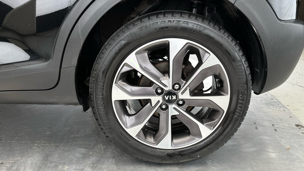 Kia Stonic Mixx White #26