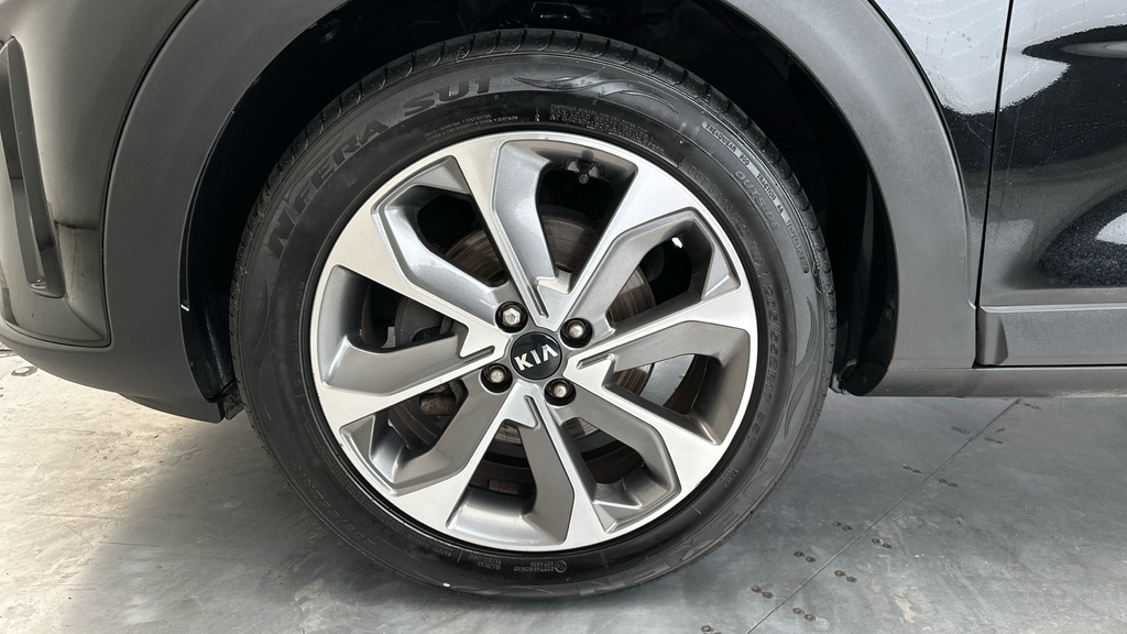 Kia Stonic Mixx White #25