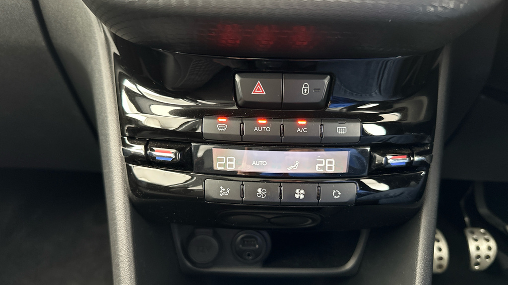 Peugeot 2008 Puretech Active White #18