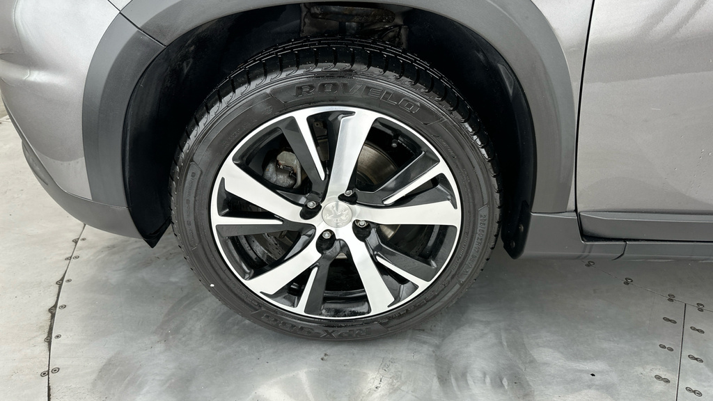 Peugeot 2008 Puretech Active White #24