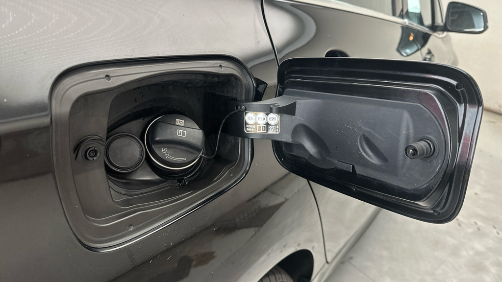 BMW 2 Series Active Tourer Hatchback White #28