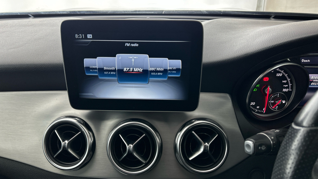 Mercedes-Benz GLA Class Gla 200 Amg Line Premium Grey #20