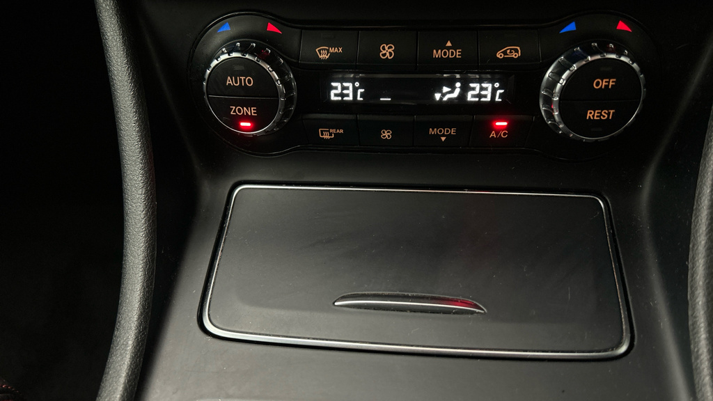 Mercedes-Benz GLA Class Gla 200 Amg Line Premium Grey #18
