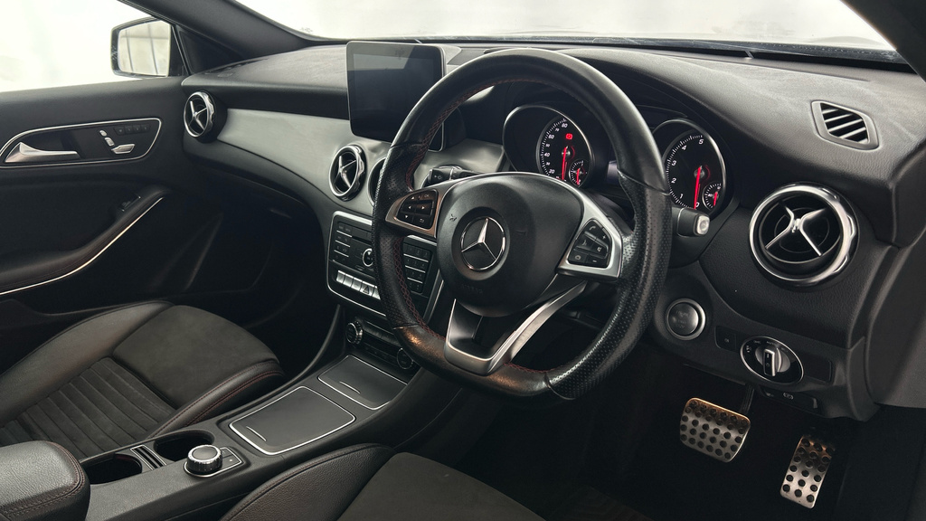 Mercedes-Benz GLA Class Gla 200 Amg Line Premium Grey #12