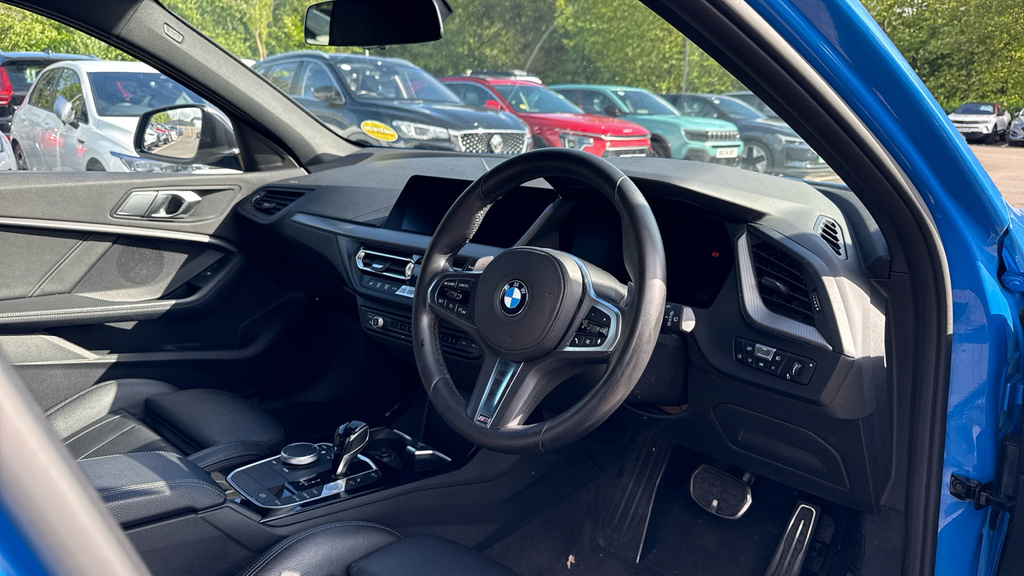 BMW 1 Series Hatchback 1.5 White #13