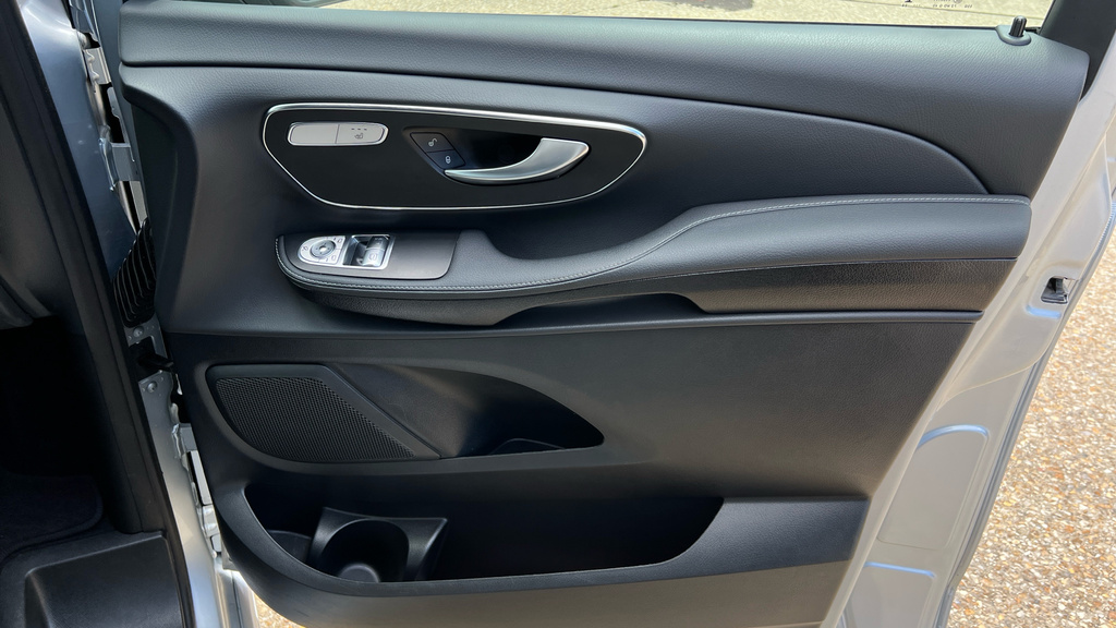 Mercedes-Benz V Class Mpv Black #49