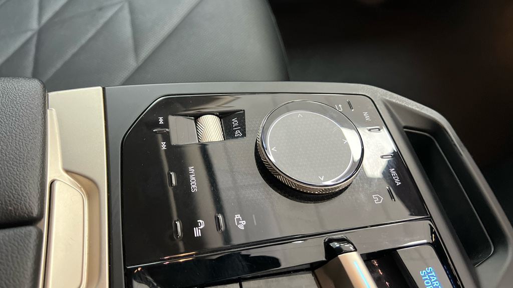 BMW iX Ix M60 White #31