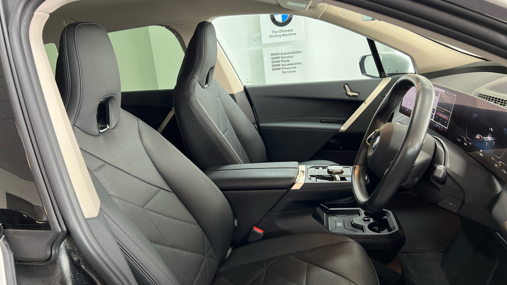 BMW iX Ix M60 White #25