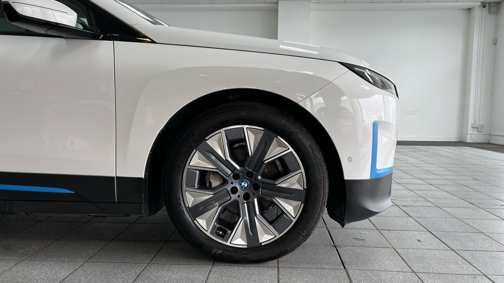 BMW iX Ix M60 White #28