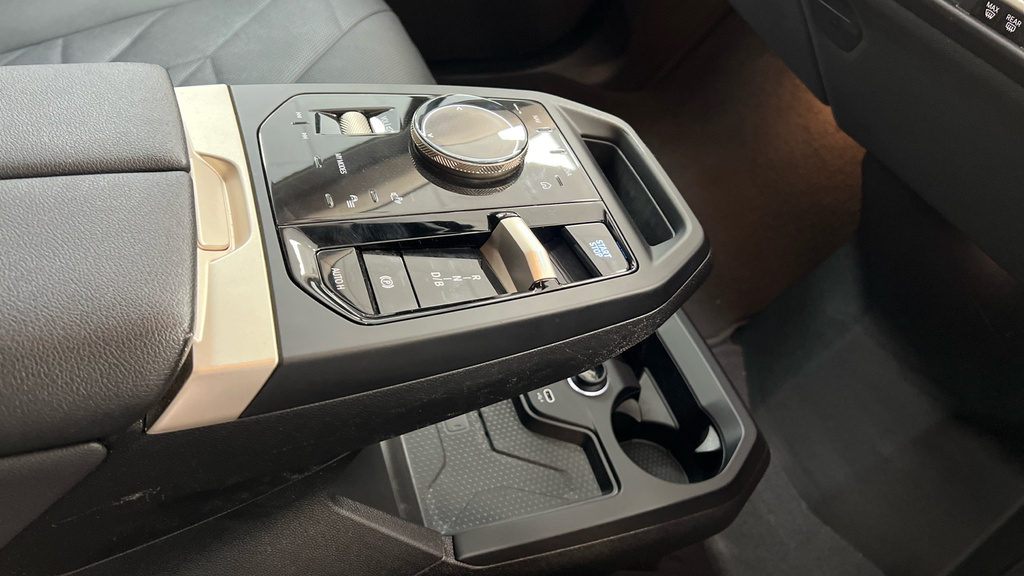 BMW iX Ix M60 White #24
