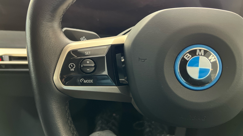 BMW iX Ix M60 White #29