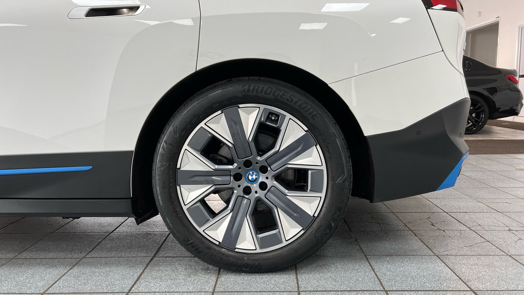 BMW iX Ix M60 White #35